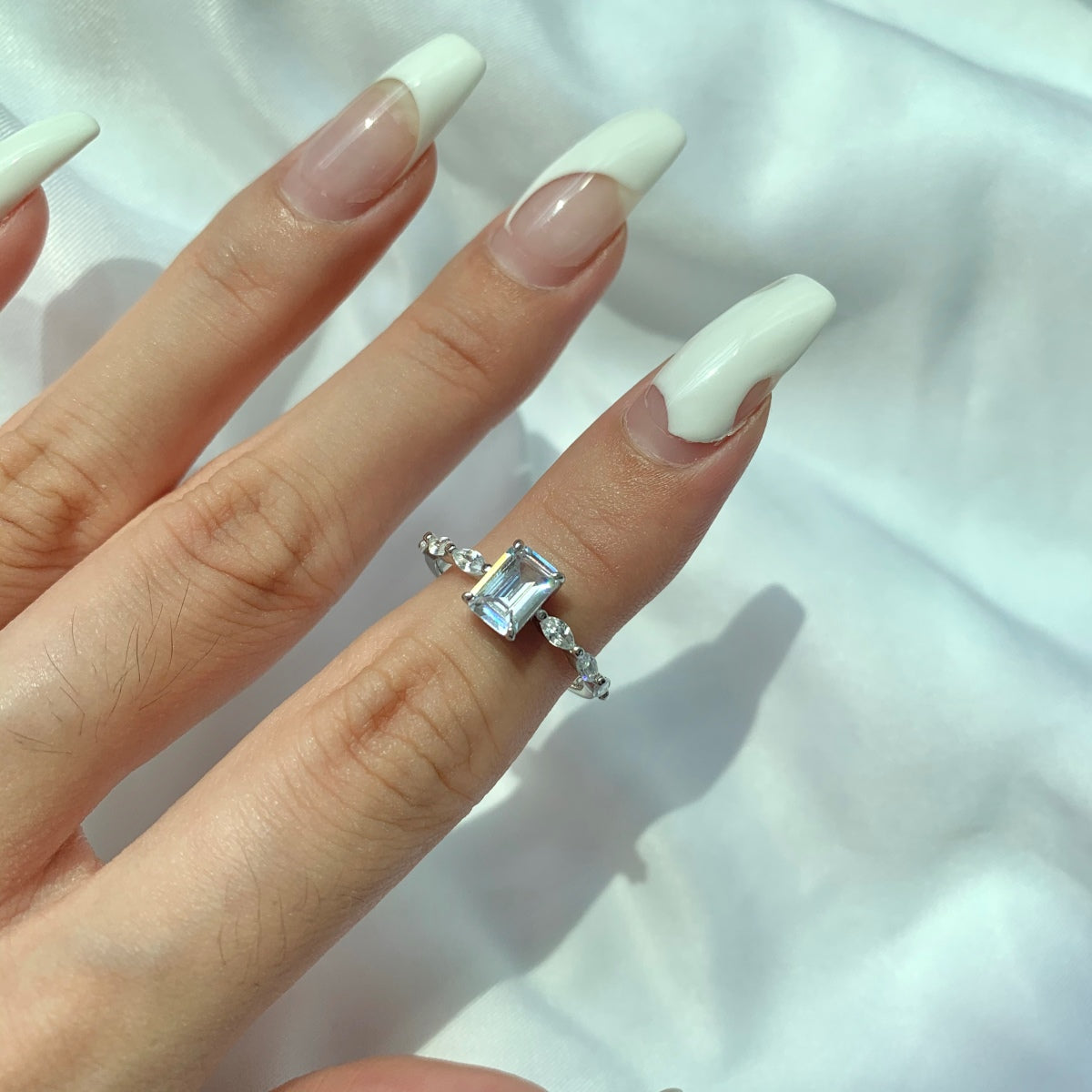 [AuraEcho]1.0 Carat Dainty Resplendent Radiant Cut Daily Ring