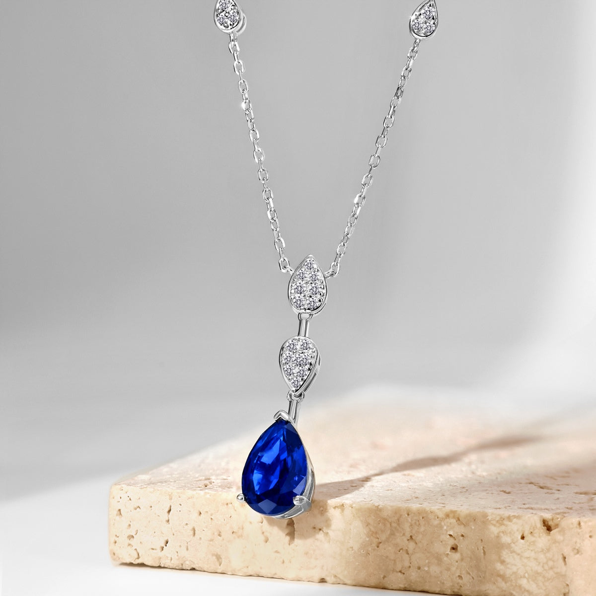 [AuraEcho]Dazzling Pear Cut Necklace