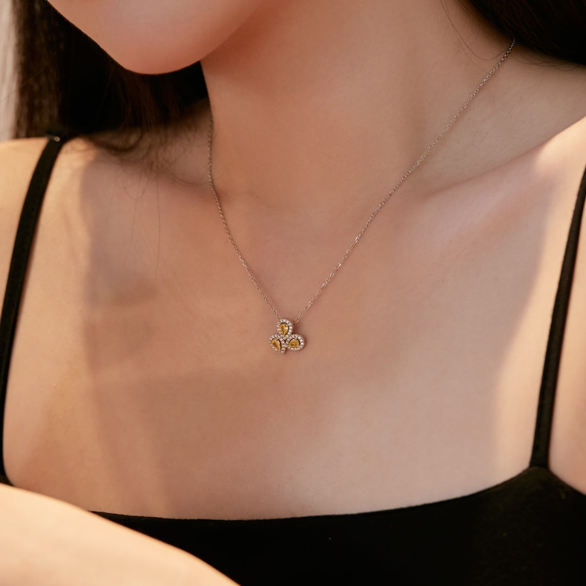 [AuraEcho]Elegant Flower Shape Pear Cut Necklace