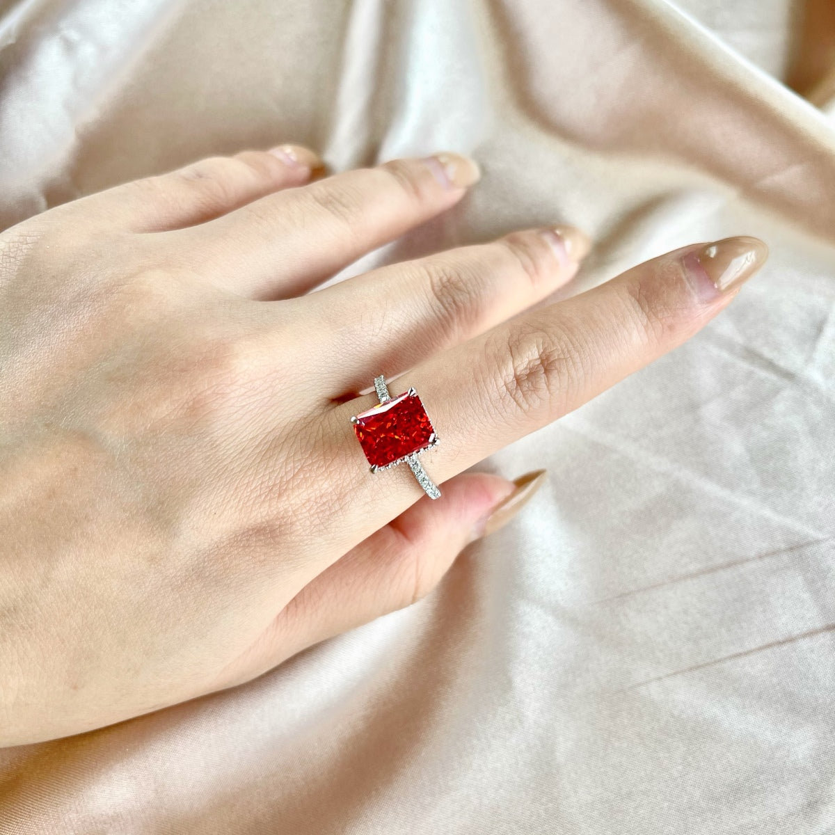 [AuraEcho]4.0 Carat Luxurious Engagement Ring