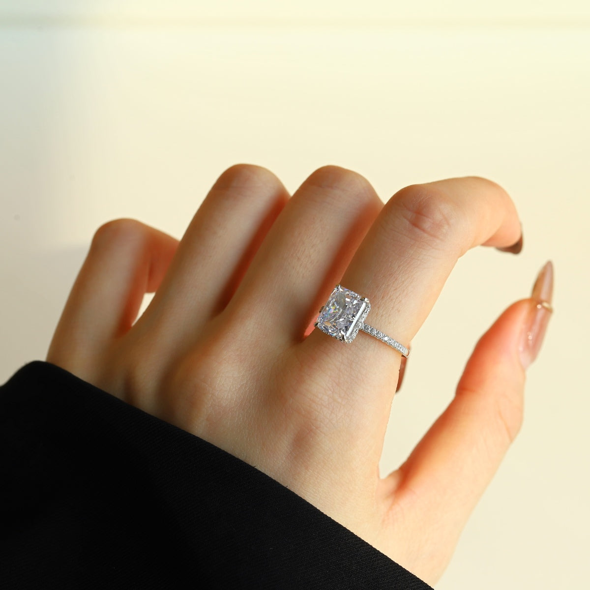 [AuraEcho]4.0 Carat Luxurious Engagement Ring