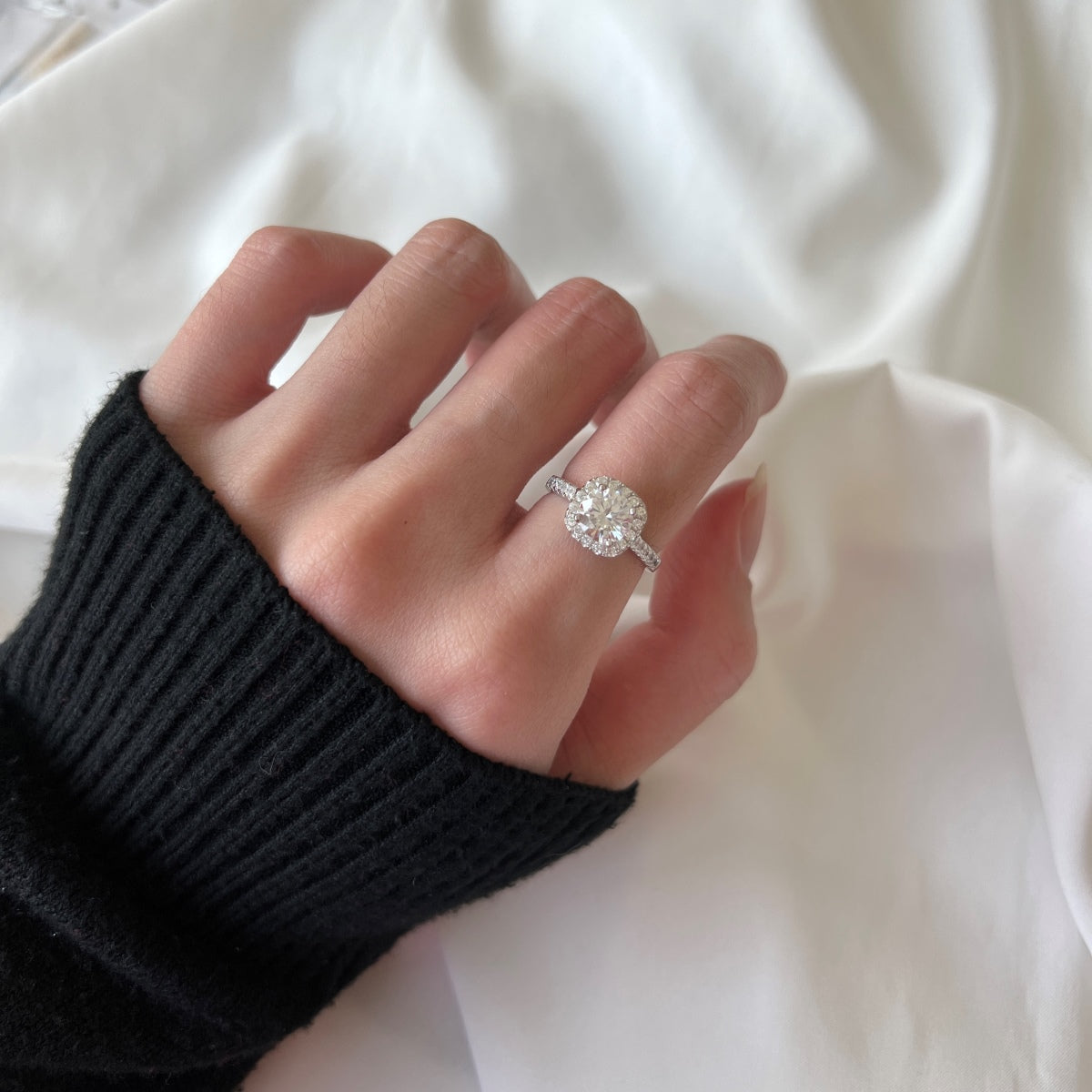 [AuraEcho]Dazzling Resplendent Round Cut Wedding Ring