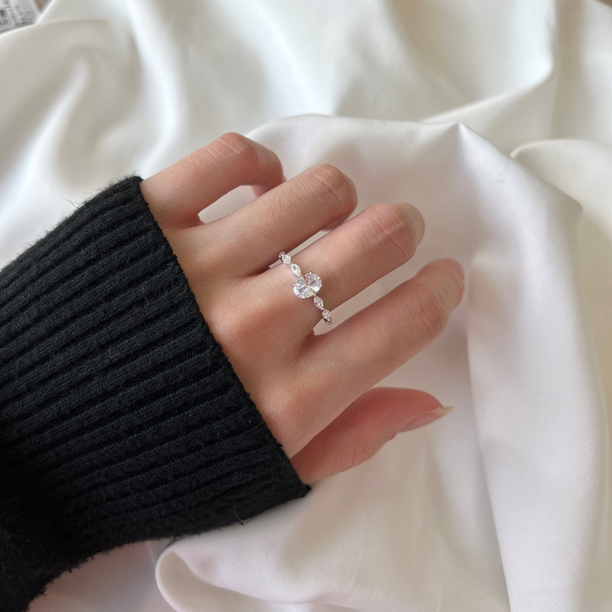 [AuraEcho]0.75 Carat Luxurious Vibrant Elongated Cushion Cut Daily Ring
