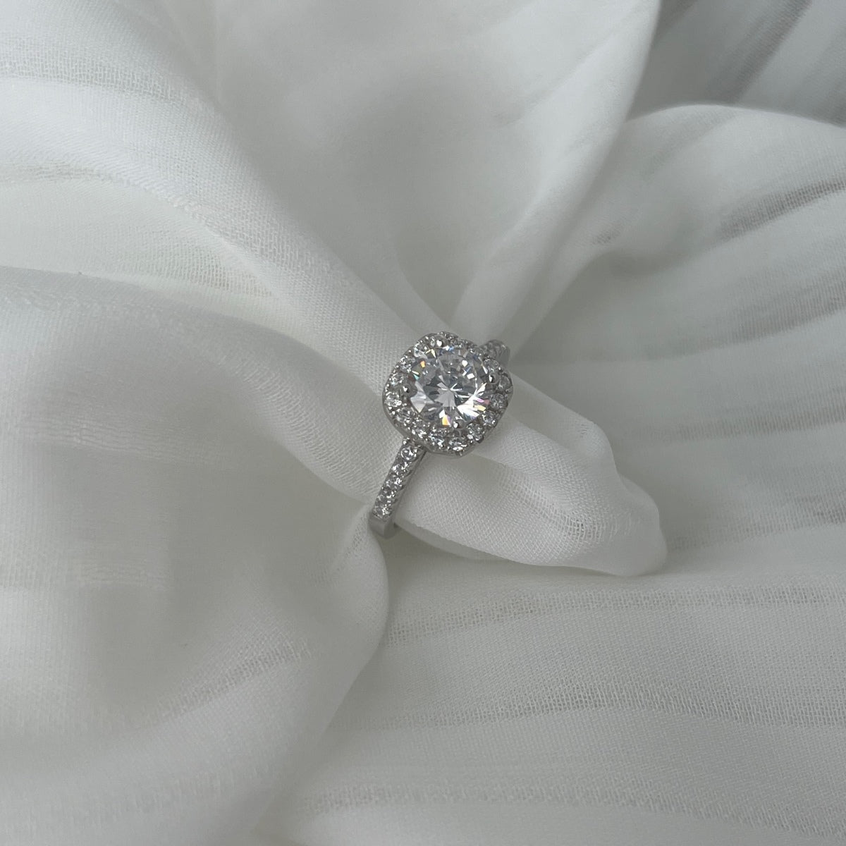 [AuraEcho]Dazzling Resplendent Round Cut Wedding Ring