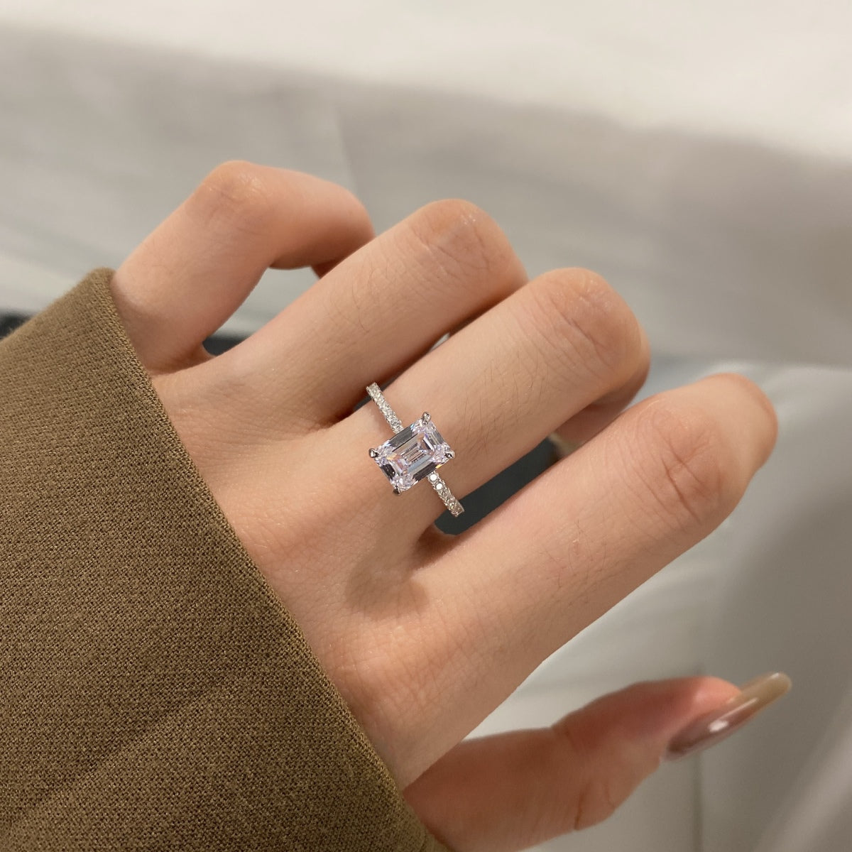 [AuraEcho]2.0 Carat Scintillating Ornate Radiant Cut Party Ring