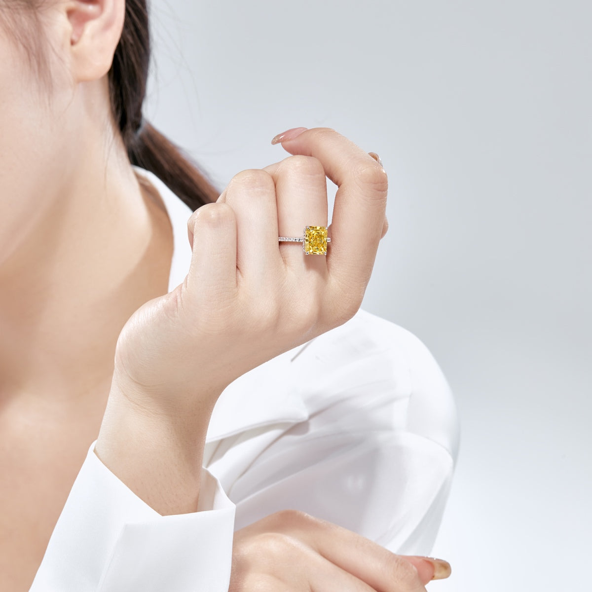 [AuraEcho]4.0 Carat Luxurious Engagement Ring