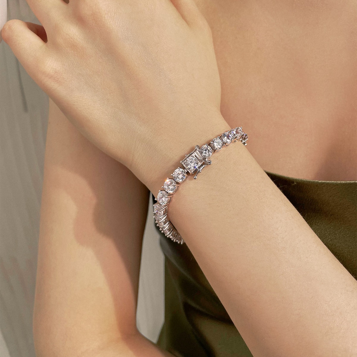 [AuraEcho]0.75 Carat Dazzling Round Cut Wedding Bracelet