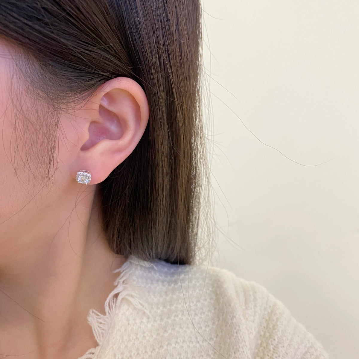 [AuraEcho]Classic Round Center Stone Stud Earrings