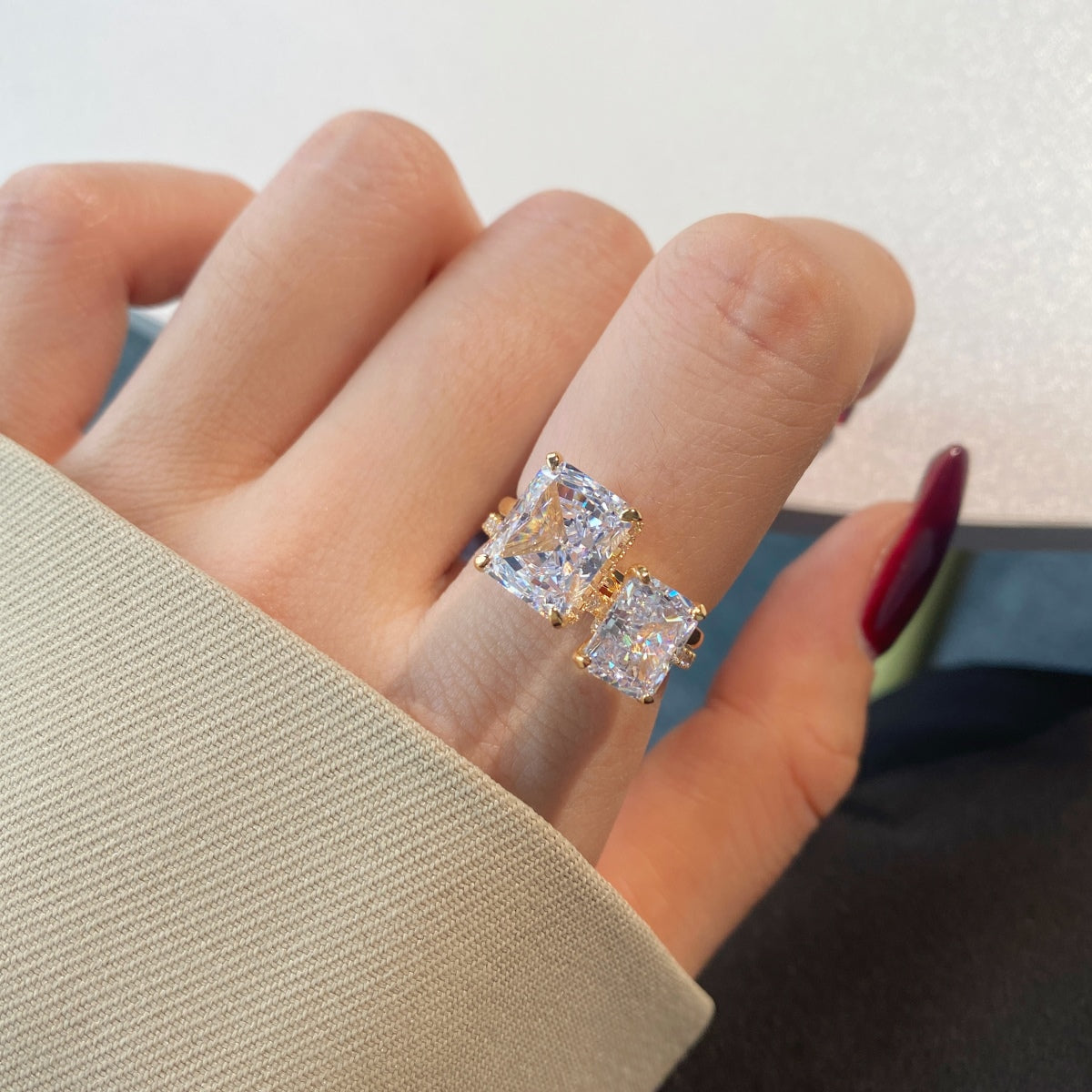 [AuraEcho]4.0 Carat Ornate Enchanting Radiand Cut Banquet Ring