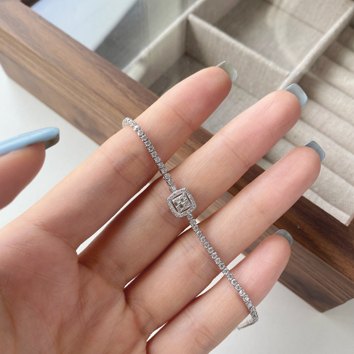 [AuraEcho]Luxurious Dazzling Square Shape Banquet Bracelet