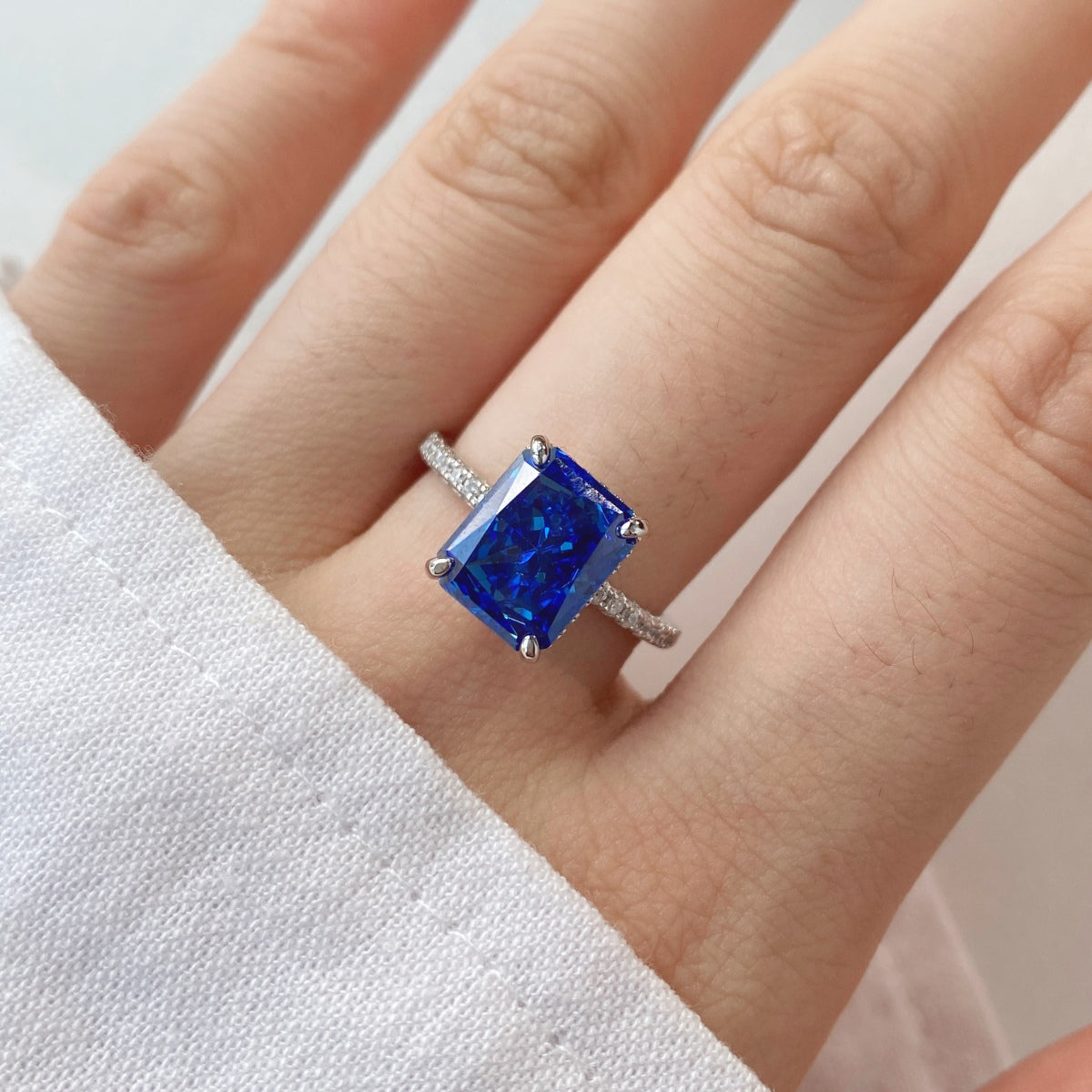 [AuraEcho]4.0 Carat Luxurious Engagement Ring