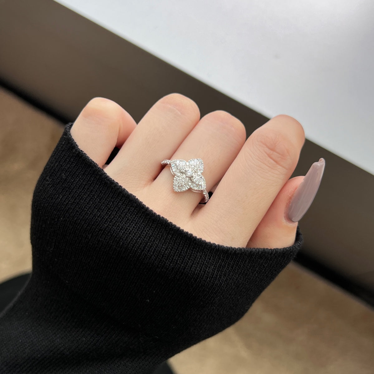 [AuraEcho]Luxurious Colorful Flower Shape Banquet Ring