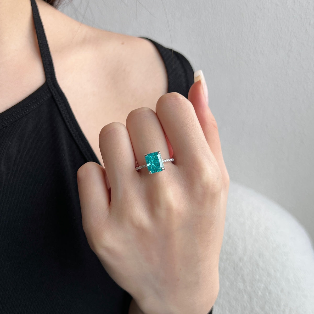 [AuraEcho]4.0 Carat Luxurious Engagement Ring