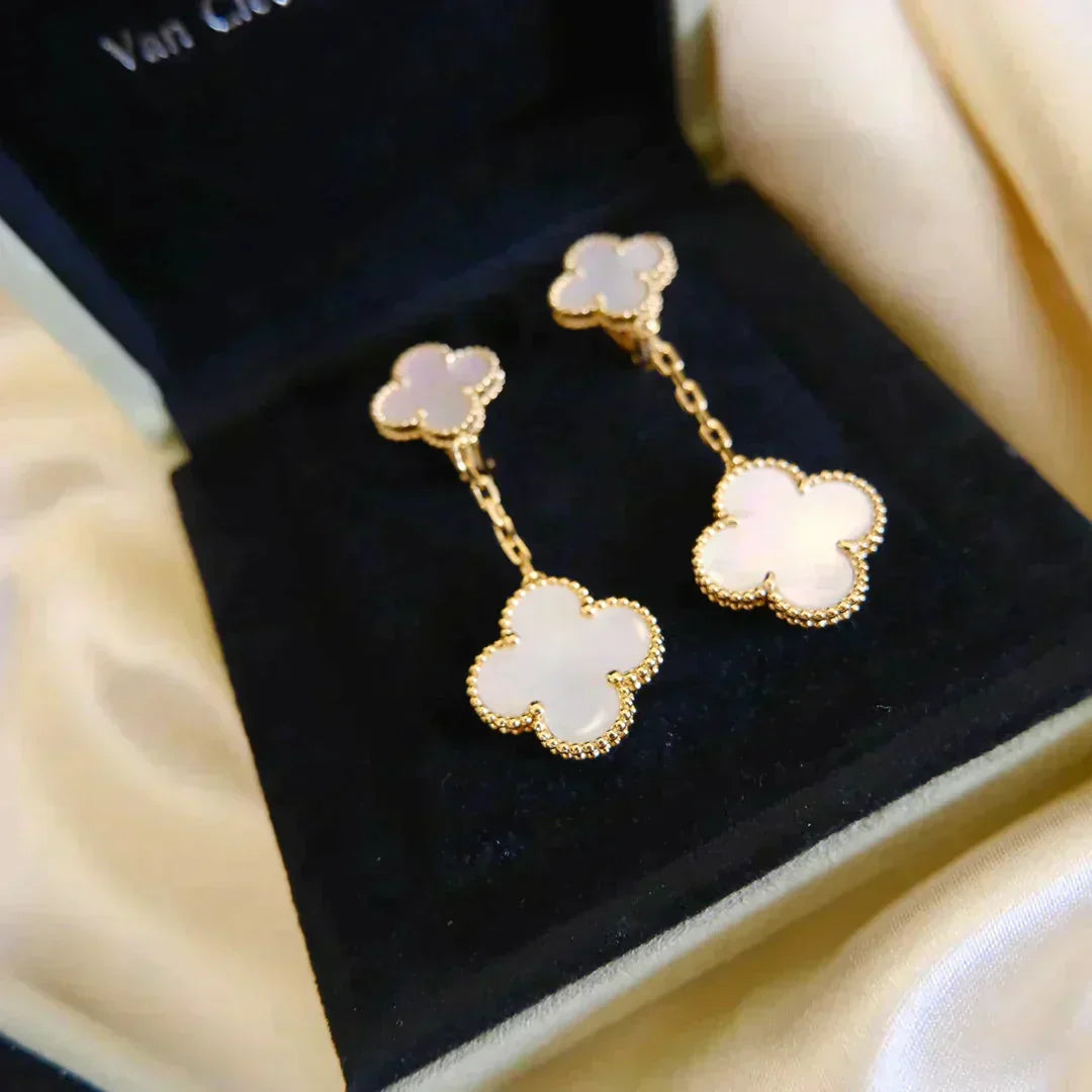 [AuraEcho]CLOVER 2 MOTIF WHITE MOP EARRINGS
