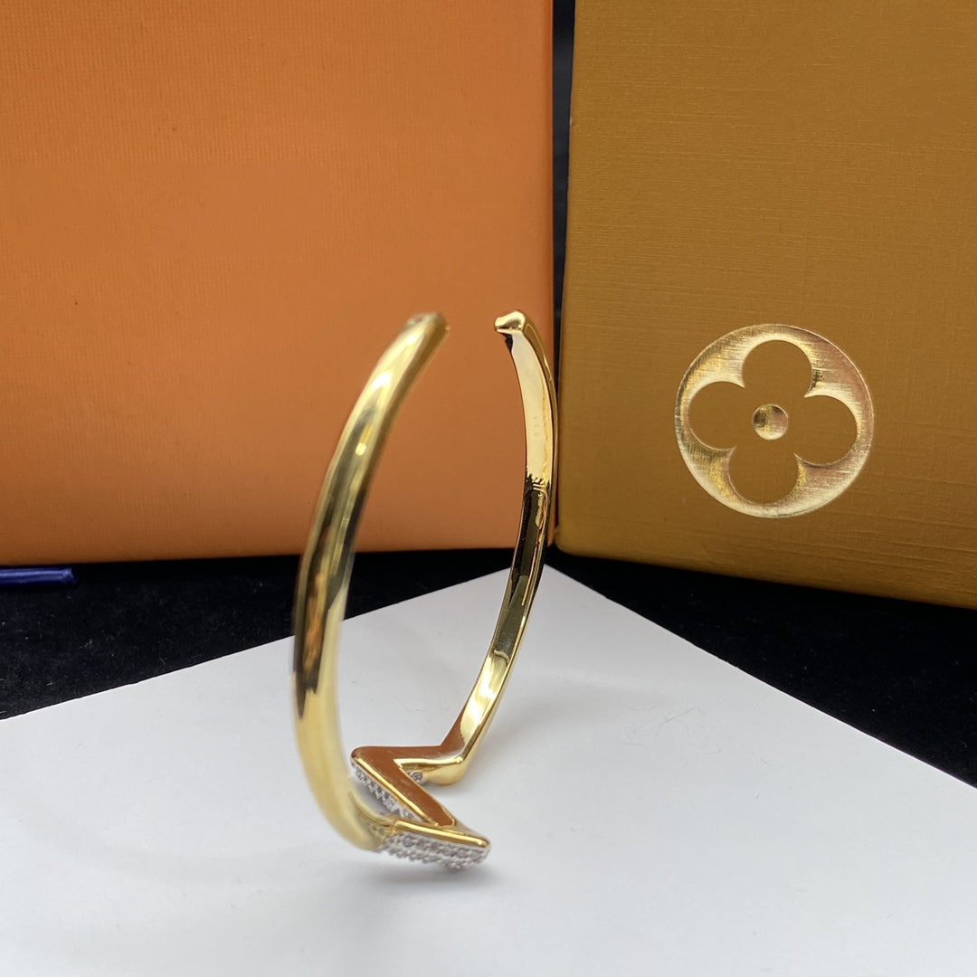 [AuraEcho]VOLTE UPSITE DOWN DIAMOND GOLD OPEN BRACELET