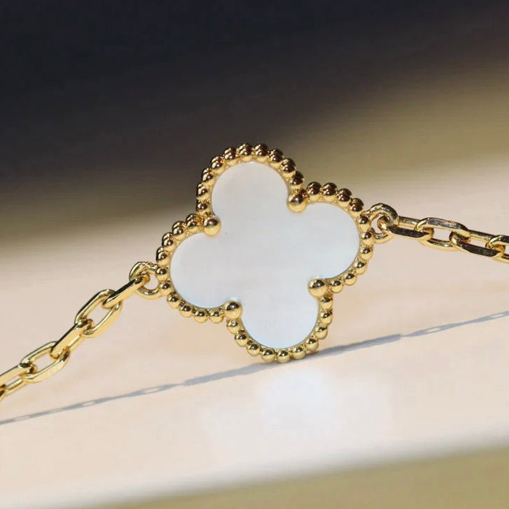 [AuraEcho]CLOVER 20 MOTIFS WHITE MOP NECKLACE