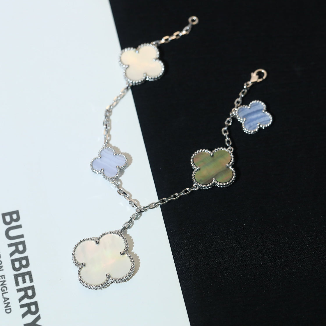 [AuraEcho]CLOVER BRACELET 5 MOTIFS MOP CHALCEDONY SILVER