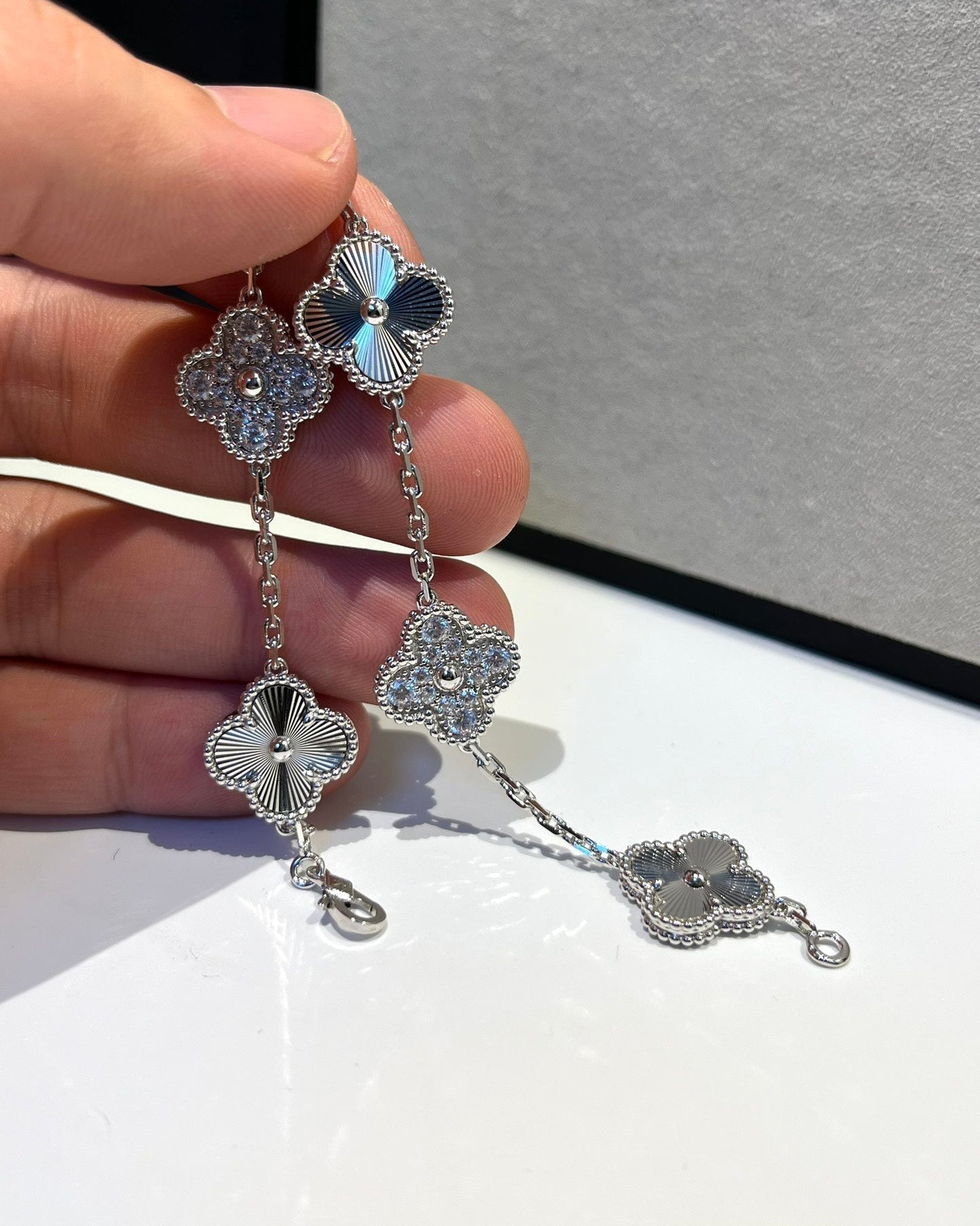 [AuraEcho]CLOVER 5 MOTIF SILVER DIAMOND BRACELET